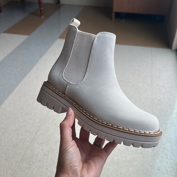 Nude Chelsea Lug sole Ankle boot - Picture 1 of 9